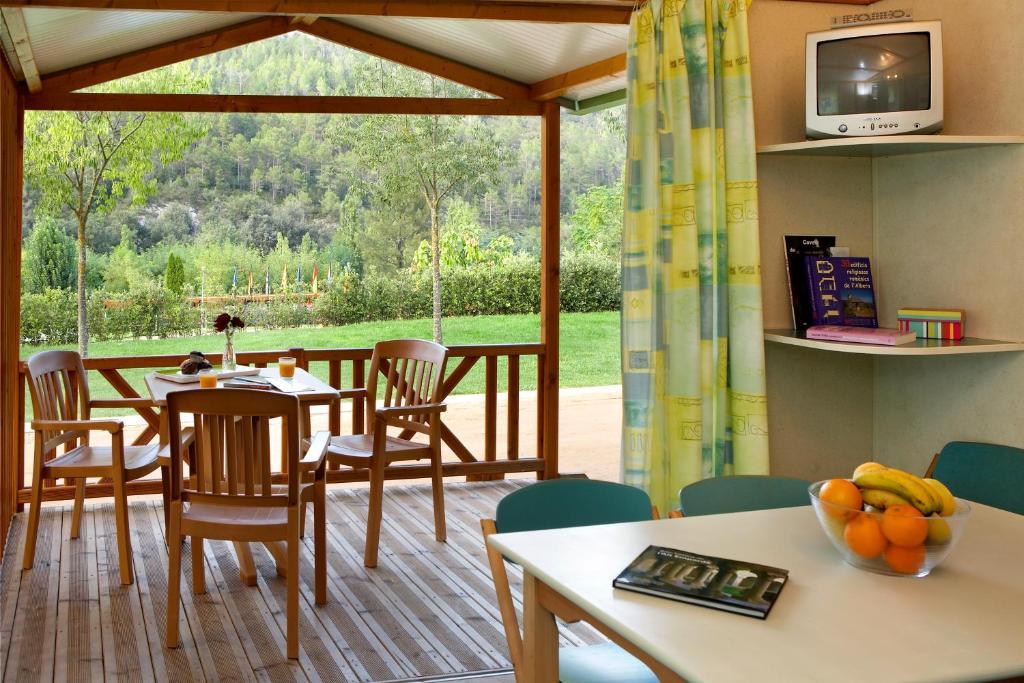 Camping Bassegoda Park Hotel Albanya Room photo